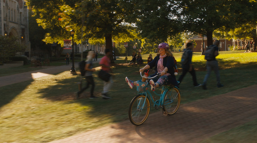 Melissa McCarthy in Life of the Party 