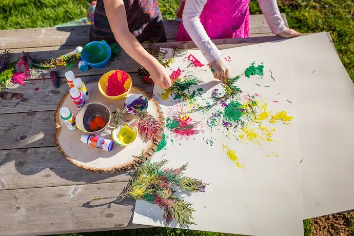 12 Easy and fun nature crafts to do with your preschoolers.
