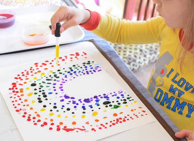 Rainbow crafts for St. Patrick's Day: Eye dropper rainbow craft | Ellen at Paper and Glue