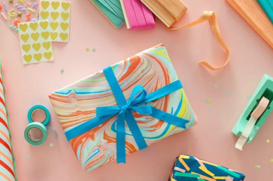 How to make a Your Favorite Things gift box for a friend