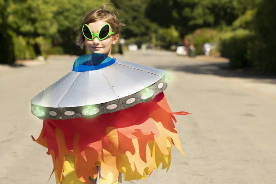 Cool DIY Halloween costume kits from Kiwi Co come with an educational STEM twist. Love this alien spaceship costume!