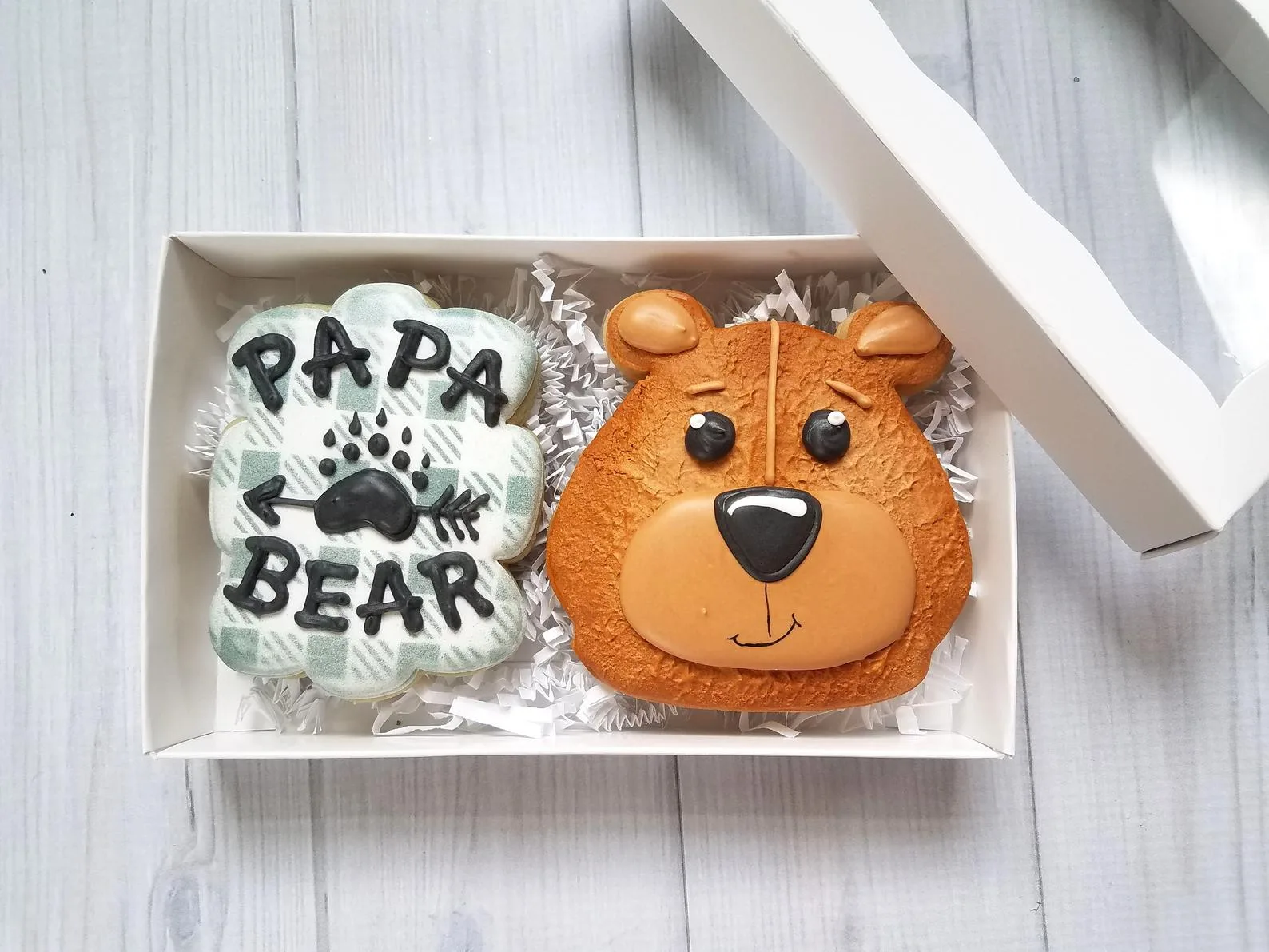 Cool Father's Day gifts under $20: Papa Bear cookies on Etsy