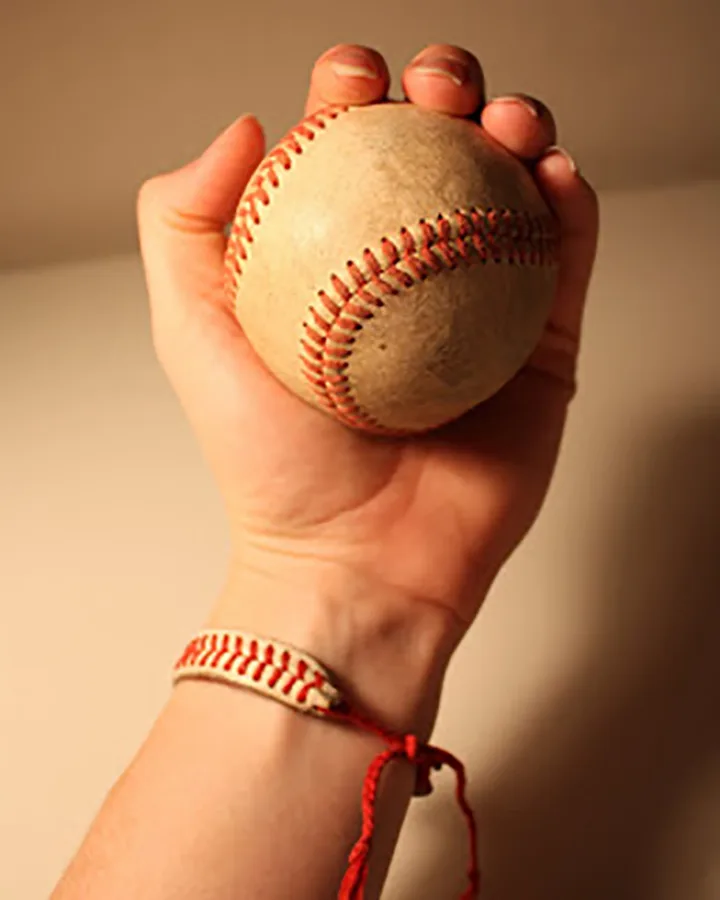 Summer DIY crafts for teens: Baseball String Bracelet from I Can Find The Time