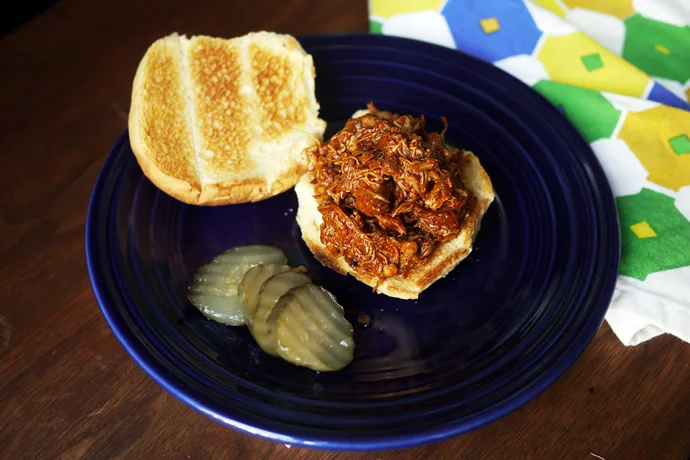 Slow cooker dinner recipes: Sweet and Tangy Pulled Chicken