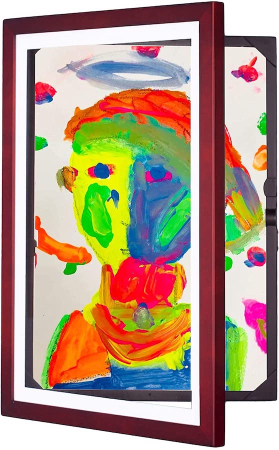 L'il Davinci art cabinet holds up to 50 pieces of your kids' artwork for display