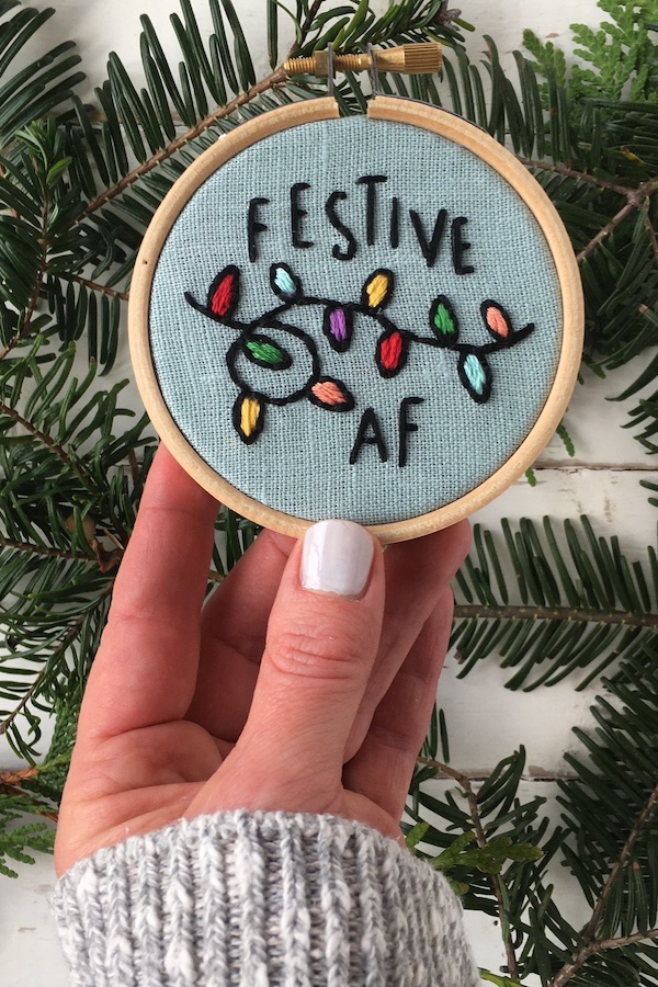 Last-minute DIY gifts: embroidered ornaments at I Heart Stitch Art