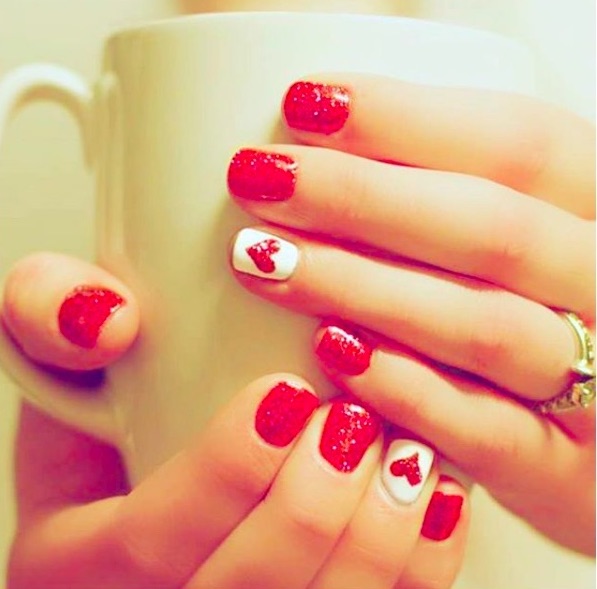 Fun Valentine's Day nails: Simple hearts Valentine's nail art design at Deedee's Beadies