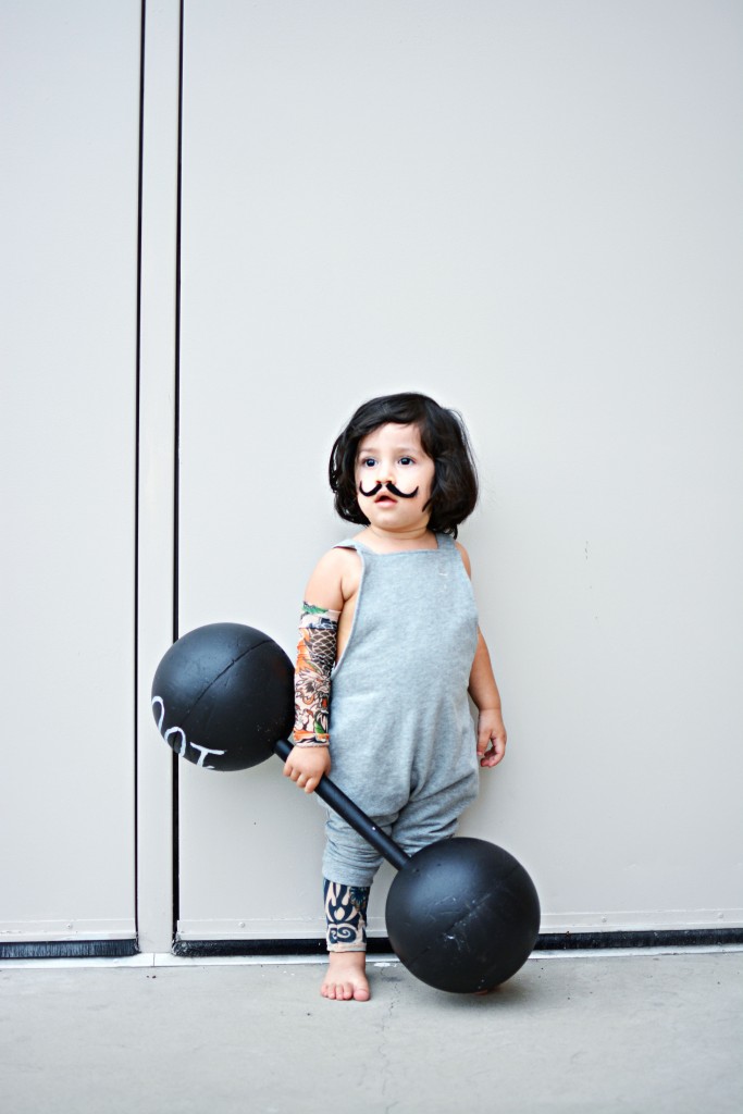 No-sew Halloween costumes: Easy Strong Man Costume | Little Inspiration