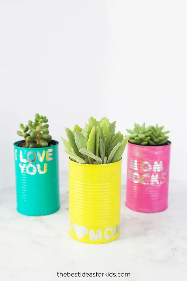 Recycled egg cartons become teacups on these Mother's Day card by In the Playroom